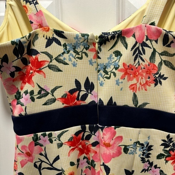 GUESS FLORAL DRESS - Picture 8 of 11